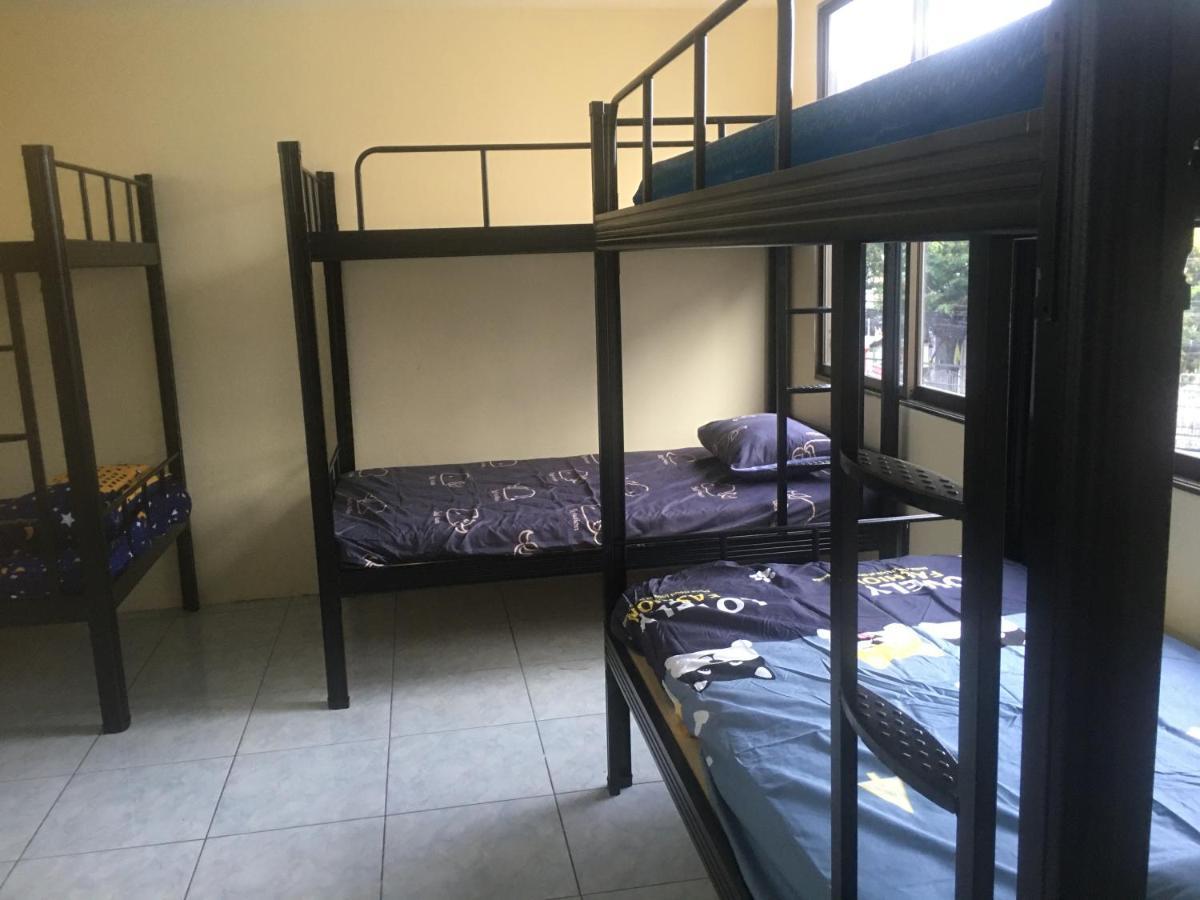 Hostel Gung Domitory Pattaya Exterior foto